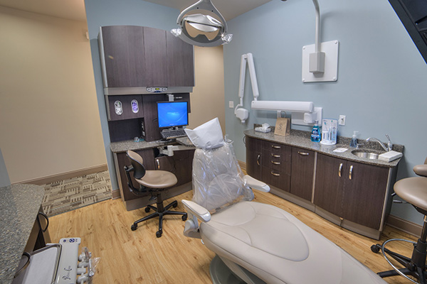 Exam room for Issaqueena Prosthodontics
